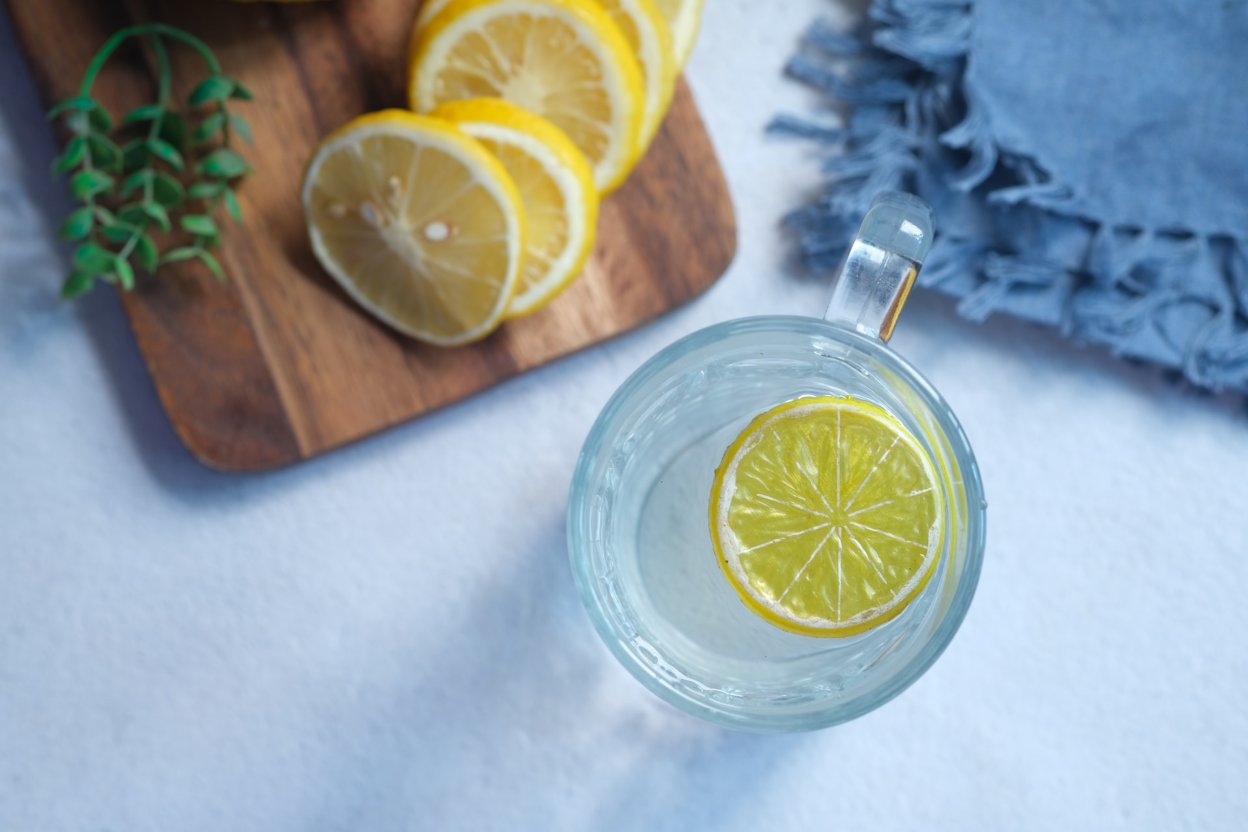 Clear glass with lemon slice in water