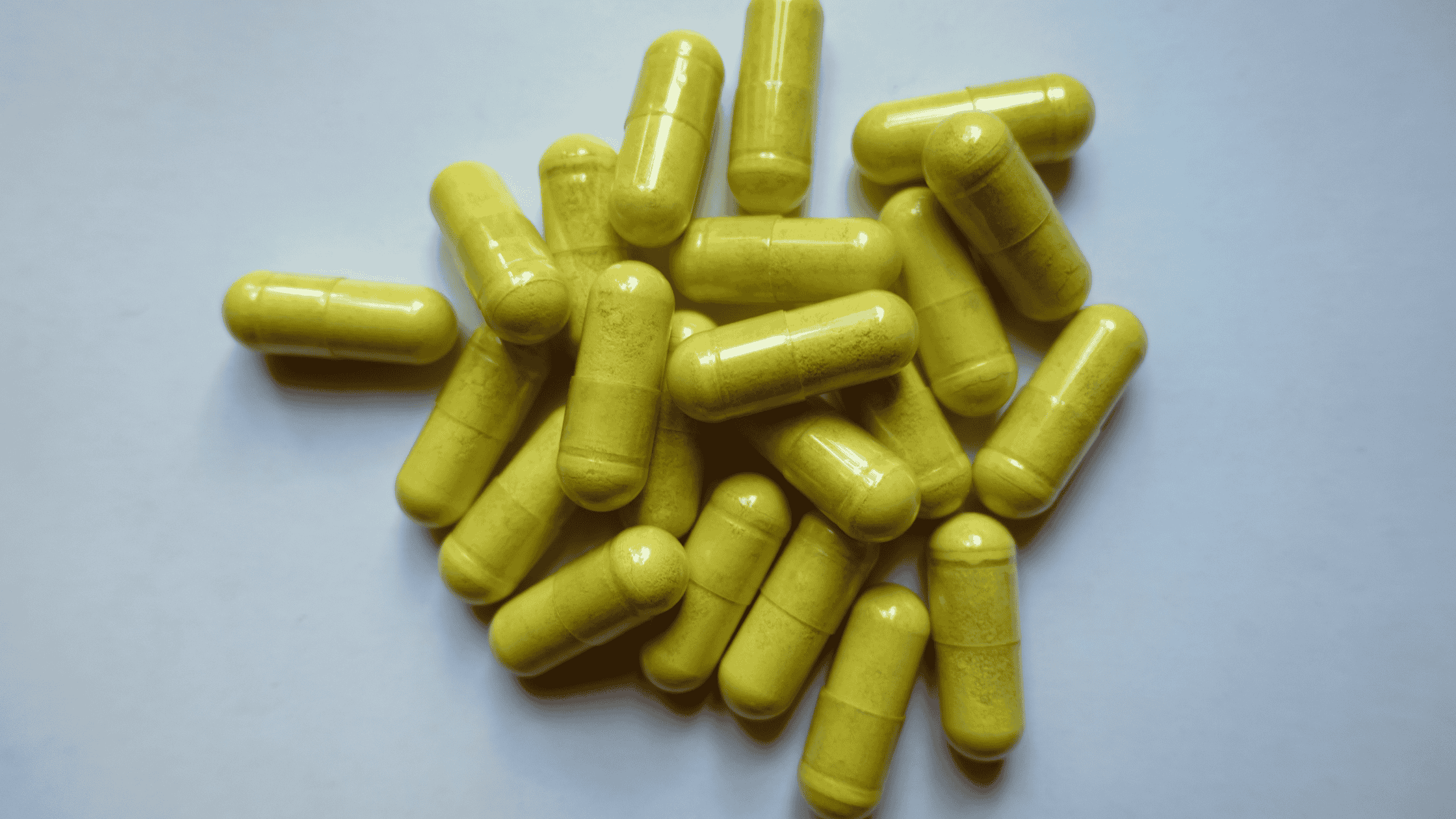 A pile of quercetin supplements